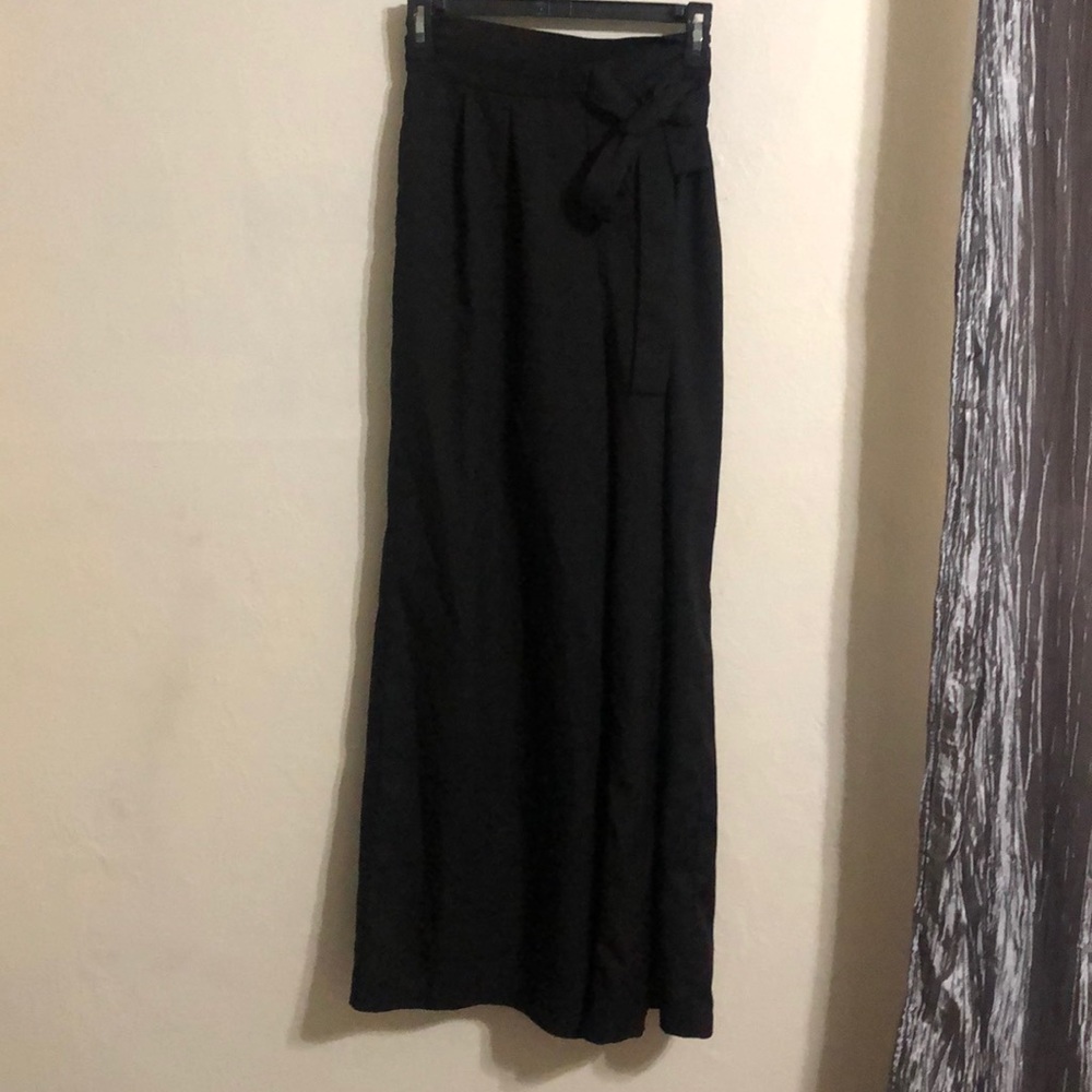 Wide leg black pants. Great for workwear.